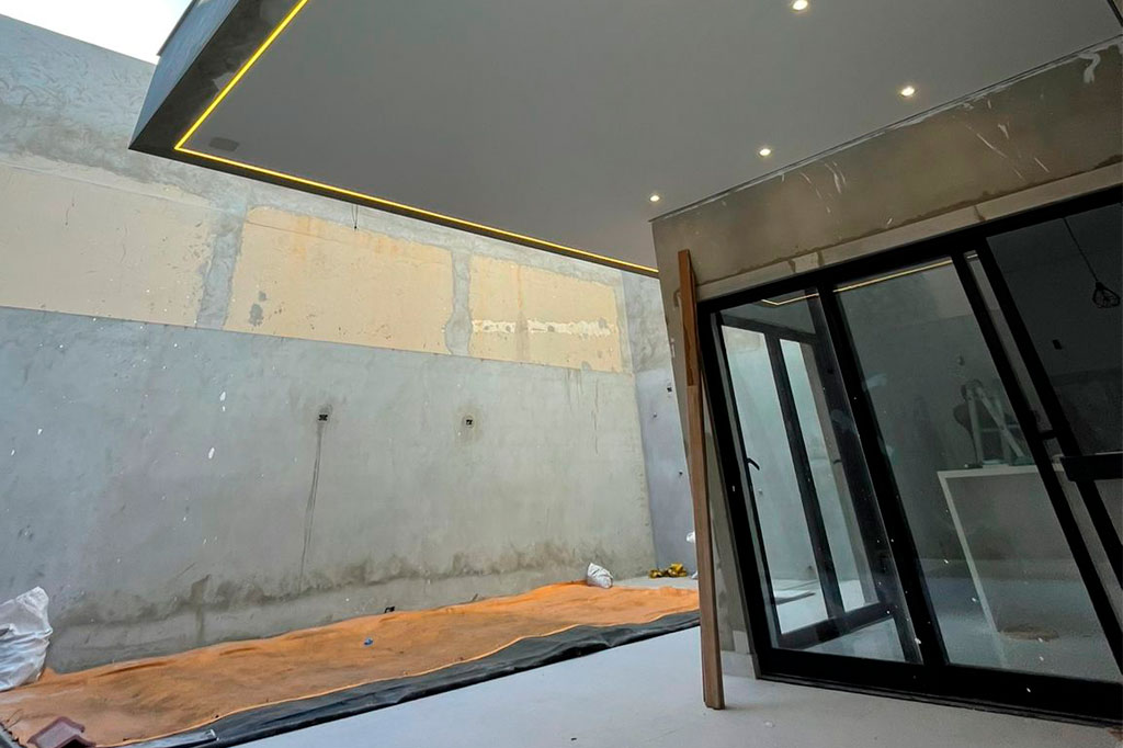 Foto de uma entrada em construção